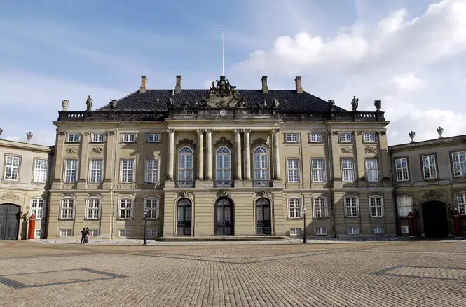 Amalienborg 9