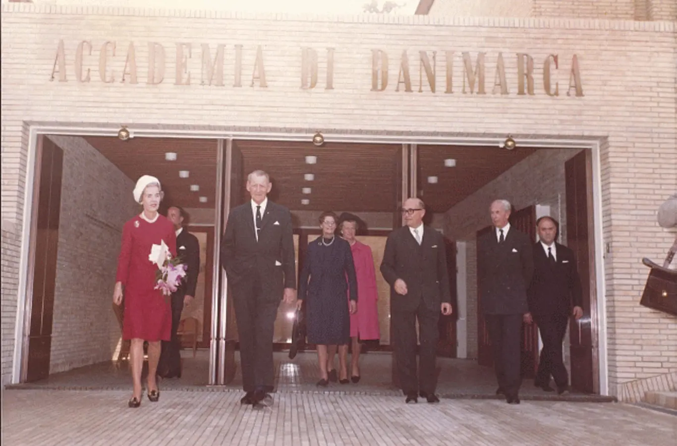 H.M. Dronningens forældre, Kong Frederik 9. og Dronning Ingrid, indviede i 1967 arkitekt Kay Fiskers bygning.