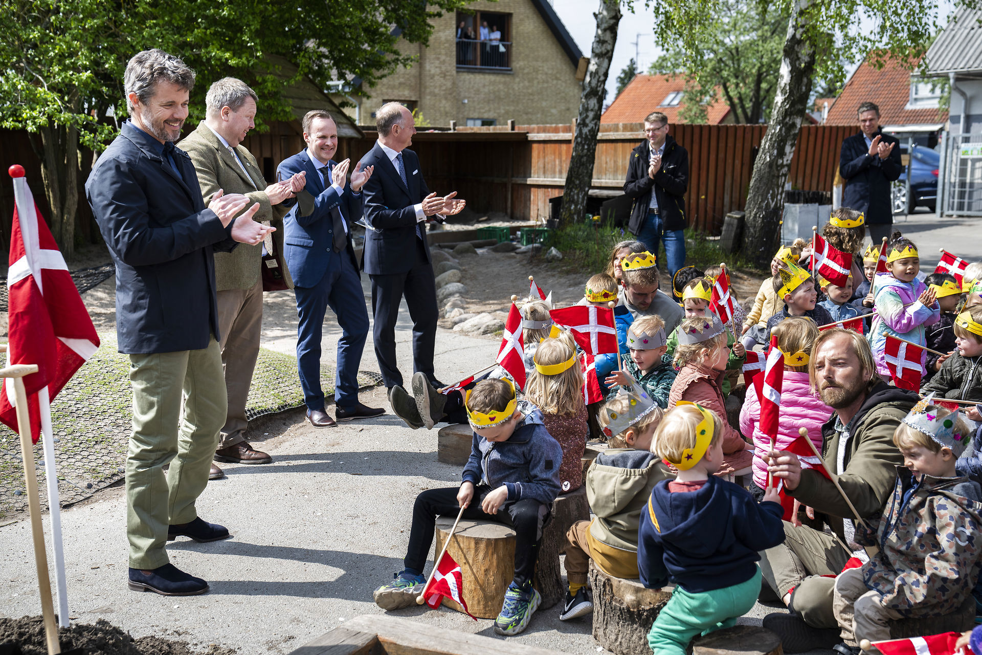 H.K.H. Kronprinsen Deltog I Plantning Af Frugttræsplantage