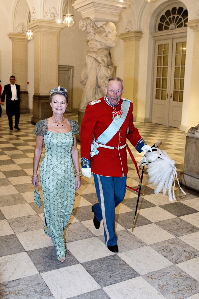 Gæsterne Ankommer Til Gallataffel På Christiansborg Slot 